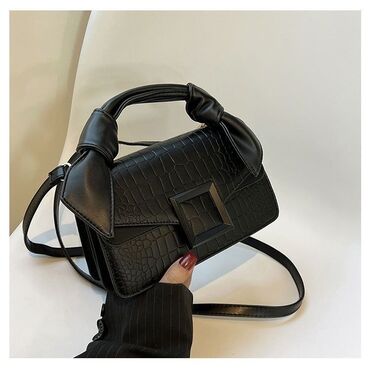 черная сумочка: Качественная, элегантная сумочка ( длинный ремешок в комплекте. Цена