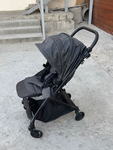 купить прогулочную коляску в польше бу: Коляска, цвет - Черный, Б/у