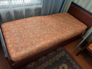 советский мебель: Односпальная Кровать, Б/у