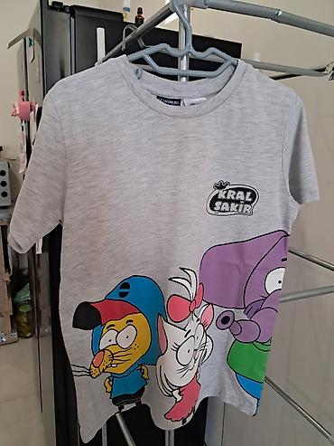 qara botinkalar: Uşaq T‑shirt dəsti – 4 ədəd - Qara T‑shirt: ön hissədə çoxrəngli şir — 4