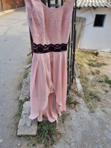 Haljine: Haljine na rasprodaji prelepe i kvalitetne,u nekoliko velicina po — 4