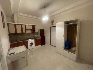 аренда квартир без посредников на длительный срок: Mənzildə mətbəx mebeli quraşdırılıb. Qaz plitəsi və paltaryuyan maşın