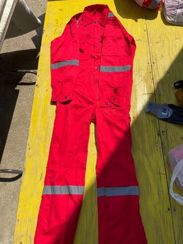 Botinkalar: Qara rəngdə uniseks təhlükəsizlik botları iş mühitində ayaqları — 12