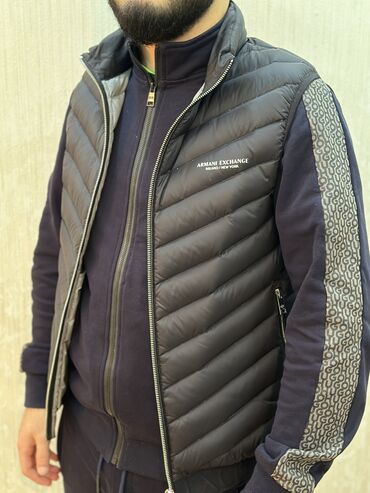 kisi kurtkalari ve qiymetleri: Куртка Giorgio Armani, S (EU 36), цвет - Черный