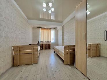 дешевые квартиры долгосрочно: Сдаётся 3-комнатная квартира в 5 мкр, ул. Саякбая Каралаева, 64 Общая — 2