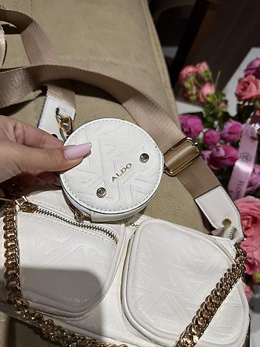 Digər: Yaşıl mini çanta💚 Charles&Keith markasına aiddir içində kartlığıda — 2