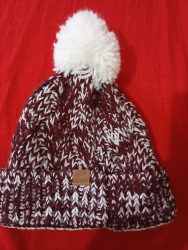 Kape, šalovi i rukavice: Kape zenske,muske,deciji i salovi.Novo i kao novo kape po 250d salovi — 1