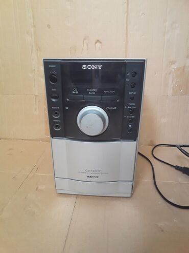 Musiqi mərkəzləri: Musiqi mərkəzi SONY satılır 35 manata. Diskdən başqa hər şey