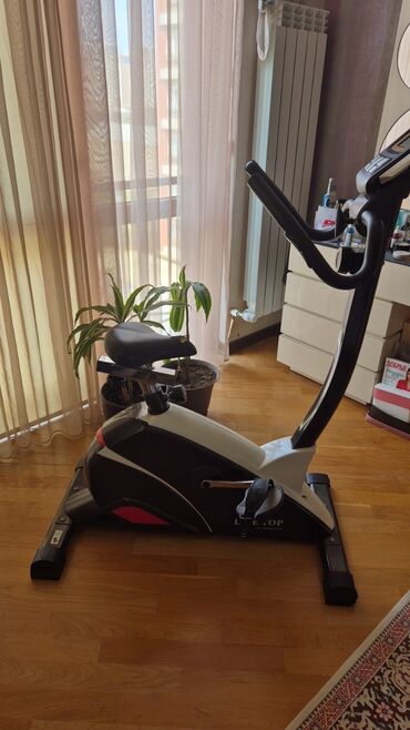 Спортивные сумки: Velotrnajor tam iştek. 300azn. Baha alinib. ünvan Nerimanov*Tehi