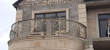 Pilləkən məhəccərləri: Müxtəlif dizaynda alüminium məhəccərlər təklif olunur. Ağ rəngli — 8