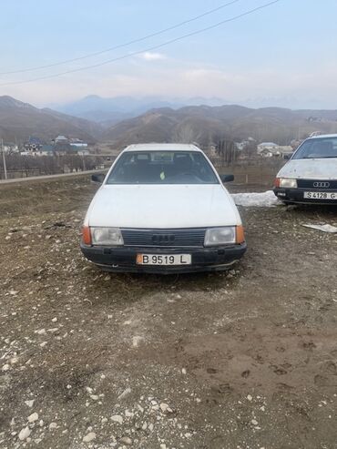бампер на опель вектра б: Белый седан Audi 100, представленный на продажу, является классическим