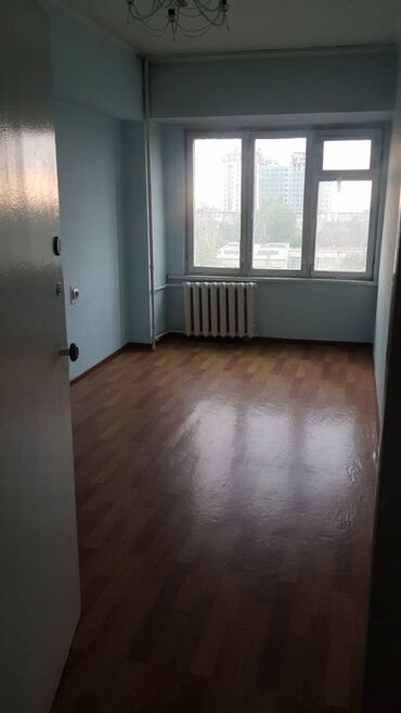 Офисы: 3 комнаты, 70 м², Индивидуалка, 4 этаж, Старый ремонт