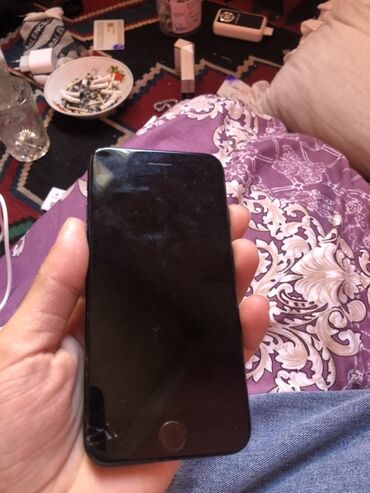 Qazanlar: IPhone 7, 32 GB, Qara, Qırıq