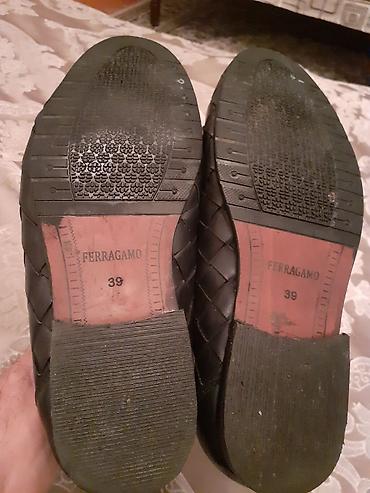 ugi ayakkabi: Gencede satilir ici colu deri Ferragamo brendi ayaqabi Turkiye — 6