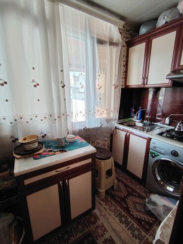 Köhnə tikili: Satılır: 1 otaqlı 2 ya duzalma Di tamirlidi 1 tonluq cani var krisada — 5