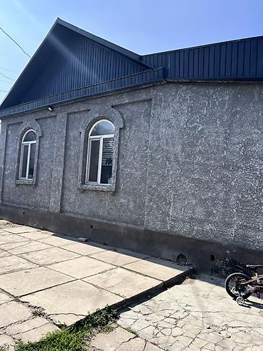 Продаётся жилой дом с хозяйственными постройками и большим двором