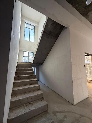 Продажа квартир: 5 и более комнат, 190 м² — 12