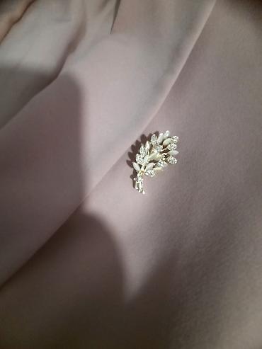 Sakoi: Berska nov sako. Nikad nosen. Ukrasni rukavi, elegantan bros — 2