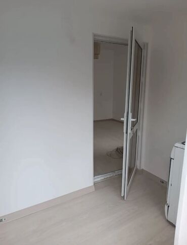 сдаю полдом бишкек: 40 м², 2 комнаты, Подвал, погреб, Забор, огорожен