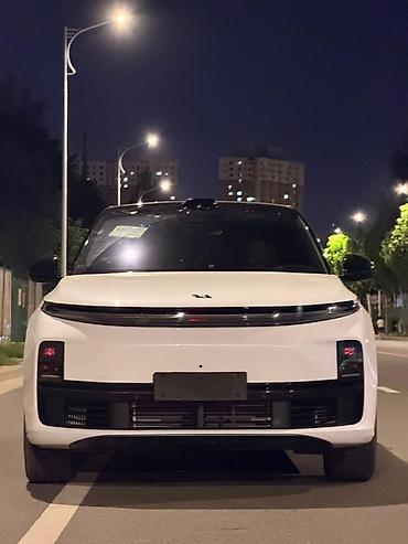 портер рядом: Lixiang L7: 2023 г., 1.5 л, Автомат, Электромобиль, Кроссовер — 7