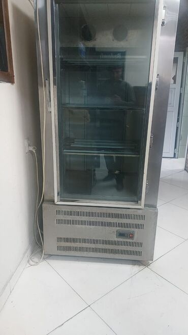 Restoran mebeli: Cox tecili Et ucun vitrin satilir 650 azn. Unvan Nərimanov 4339 Ayten🌛