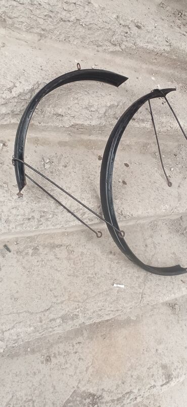 Велозапчасти: Шитки железные
в хорошем сатояниии 
есть царапины 
26р