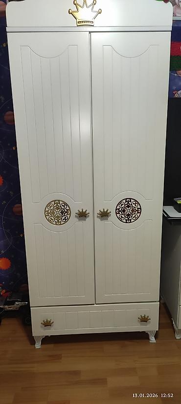 Uşaq dolabları: Uşaq otağı üçün 2 qapılı dolab - Rəng: ağ, qızılı dekor elementləri — 1
