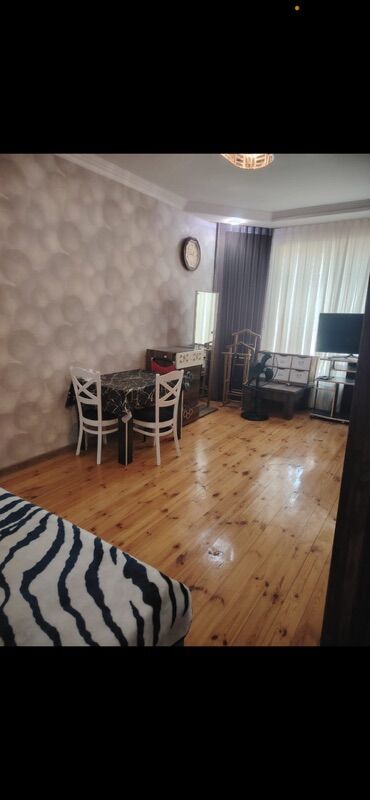 Həyət evləri və villaların satışı: Satılır: həyət evi - Tiplər: 1 mərtəbəli fərdi yaşayış evi, kürsülü — 16