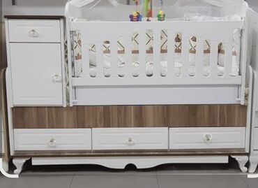 uşaq kiravat: Oğlan və qız üçün, Dördbucaq, Beşik, Dəst ilə, Yellənmə mexanizmsiz