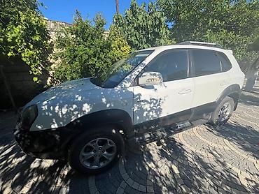 car kendi: Hyundai Tucson – ağ rəngli, şəhər və uzun yola uyğun kompakt — 8