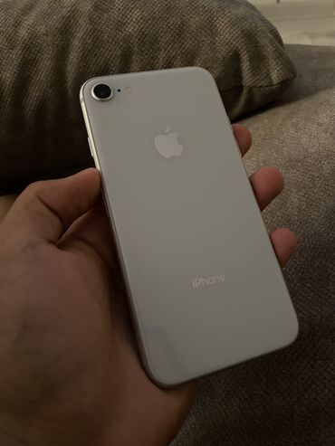 Apple iPhone: IPhone 8, Б/у, 64 ГБ, Белый, Чехол, 80 %