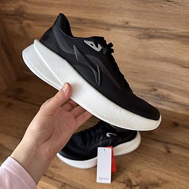 Легкие беговые кроссовки Li-ning черного цвета покупала за 8000с отдам
