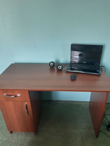 столы: Офисный Стол, цвет - Коричневый, Новый