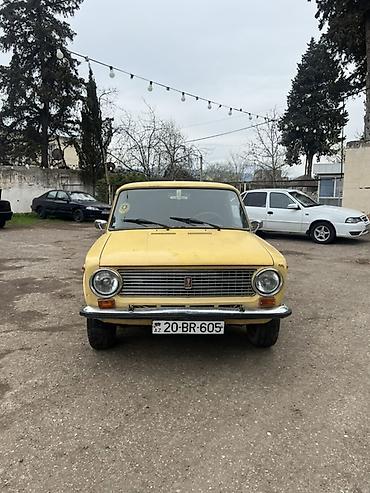 VAZ (LADA): Model: VAZ 2101 “Jiquli” Kuzov: sedan, 4 qapı Rəng: sarı Ön-arkalı — 1