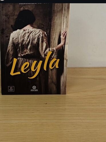 Выключатели: “Leyla” adlı bu kitabın üz qabığında bir qadın fiquru təsvir