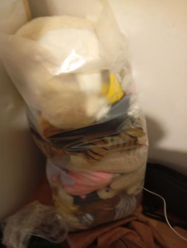 Ostala ženska obuća: Lot različitih predmeta za garderobu i opremu prodavnice/butika: - — 2