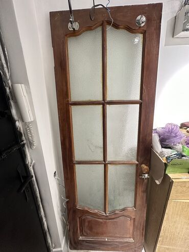 двер деревяный: Продаю дверь деревяную дверь с рефленнвм стеклом 700 на 2000 1 шт 5