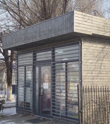 пол дом баят: Продаётся коммерческое помещение, без места переносной. Утеплён