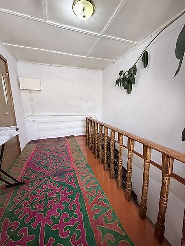 Продажа коттеджей и домов: Двухэтажный дом с двором и хозяйственными постройками, 13 соток село — 13