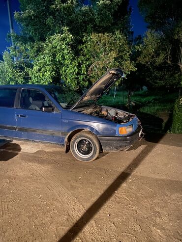 Volkswagen: Volkswagen Passat: 1989 г., 1.8 л, Механика, Бензин, Седан — 11