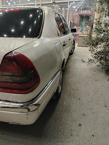 mercedes c220 cdi: Mercedes-Benz C-Class: 2.2 l | 1995 il Sedan — 7