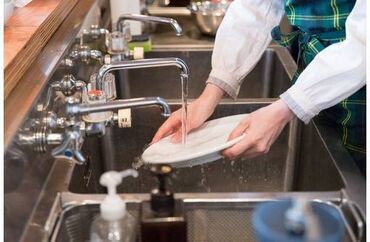 посудомойщица с ежедневной оплатой: Требуется Посудомойщица, Оплата Ежедневно