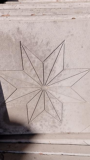 Тротуарная плитка: Тротуарная плитка 

- Формат: квадрат 30×30 см
серая 500
цветная 550 — 16