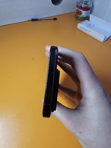 Другие мобильные телефоны: Смартфон с экраном почти без рамок и центральным отверстием под — 5