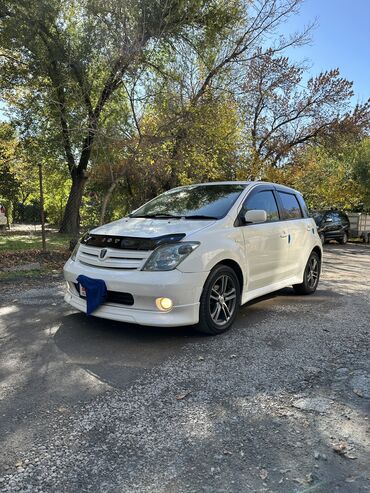 Toyota: Toyota ist: 2004 г., 1.5 л, Автомат, Бензин, Седан