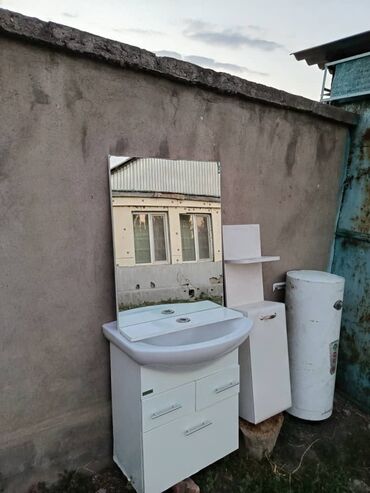 шкафы ванной комнаты: Тумба для ванны, Б/у, С раковиной, Самовывоз, цвет - Белый