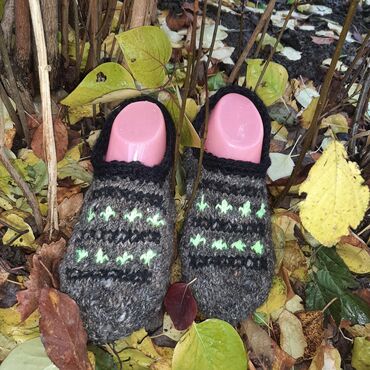 Jiletlər: Təbii yundan hazırlanmış iplər və toxunma əl işləri. Sifariş qəbul — 2