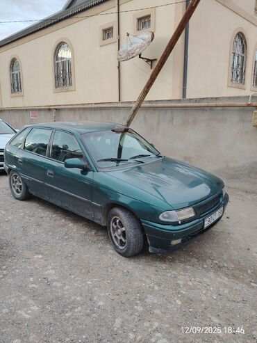 Opel: Opel Astra: 1.6 l | 1997 il Hetçbek