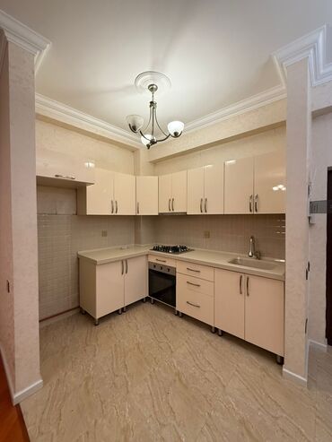 пластиковые столы и стулья бишкек: 350 Metbex mebeli satilir. Qazmoyka aspirator üstündə veriləcək