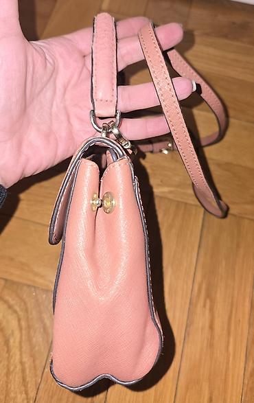 Torbe: MICHAEL KORS mala torba preko ramena, a moze se nositi i u ruci. Neka — 20